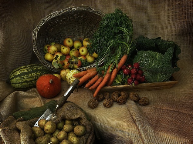 Erntedankfest, Korb und Gemüse und Früchte